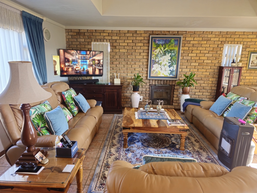 5 Bedroom Property for Sale in Stilbaai Wes Western Cape